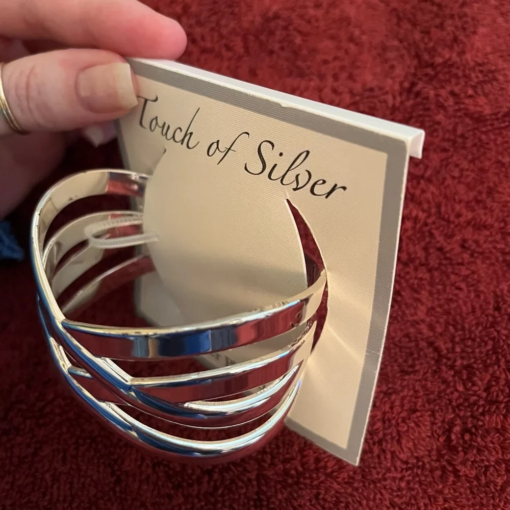 FREE W/ JEWELRY PURCHASE! NWT Touch of Silver Cuff. - Picture 3 of 6